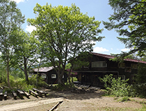 尾瀬ヶ原 第二長蔵小屋 | 尾瀬ヶ原は目の前　周りには６軒の山小屋が建つ